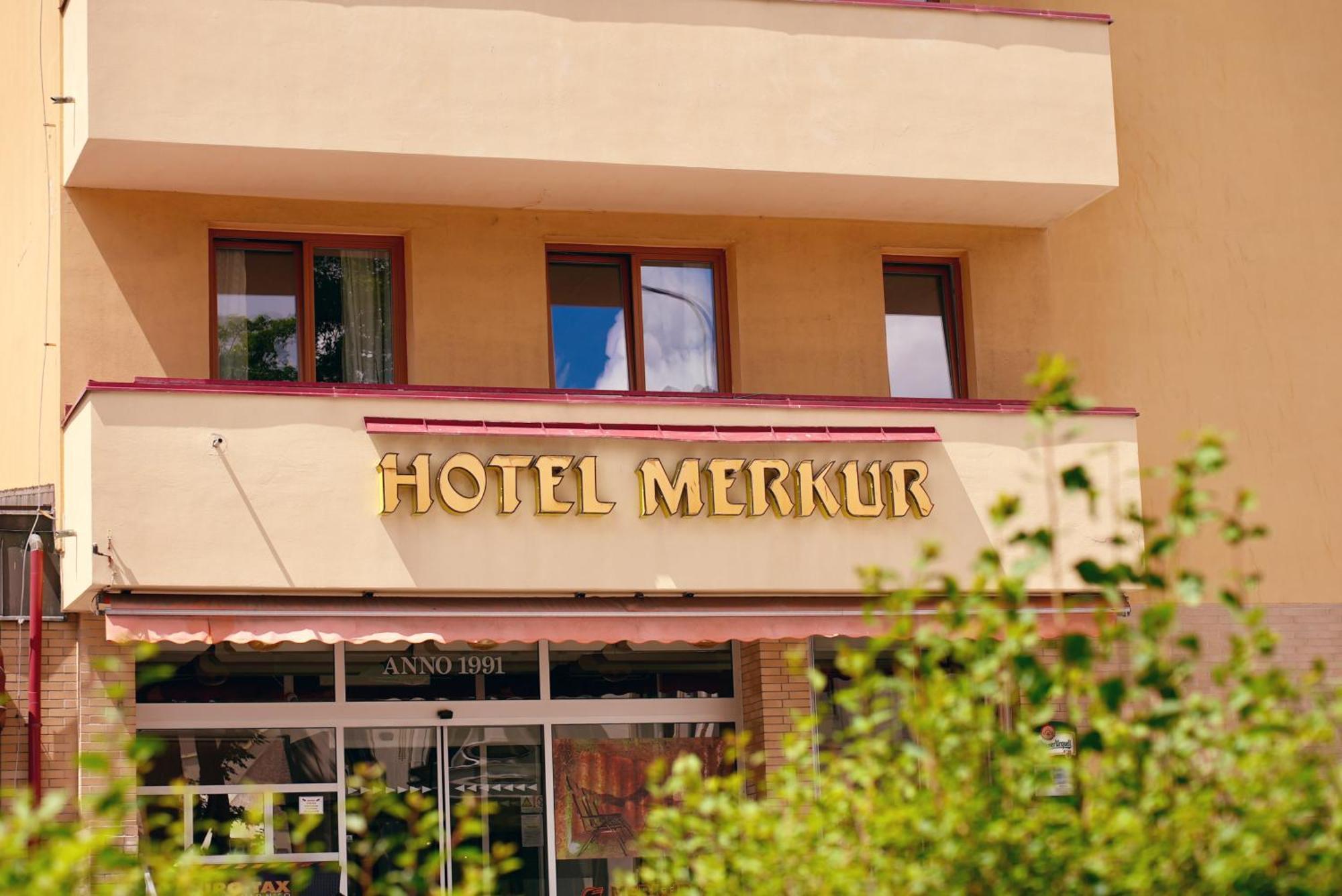 Hotel Merkur - Яблонец-над-Нисоу Экстерьер фото
