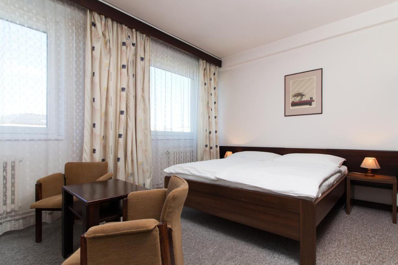 Hotel Merkur - Яблонец-над-Нисоу Экстерьер фото