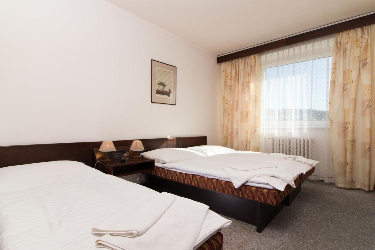 Hotel Merkur - Яблонец-над-Нисоу Экстерьер фото